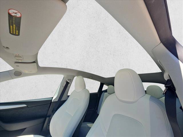 Used 2025 Tesla Model Y Long Range AWD/4WD image 16