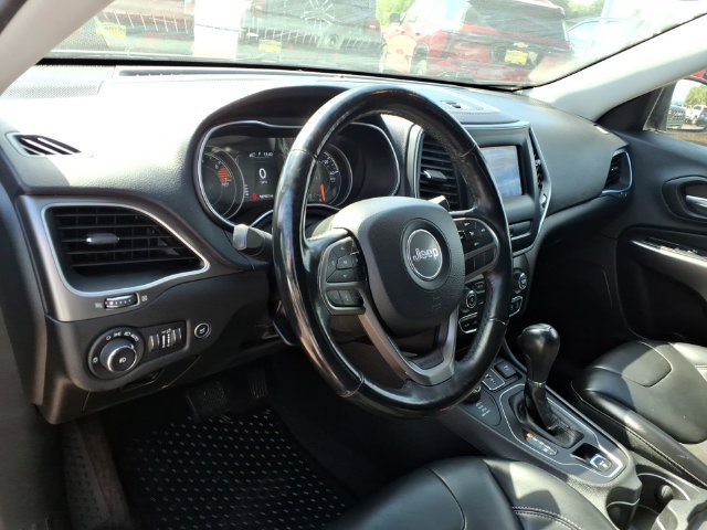 Used 2019 Jeep Cherokee Latitude Plus w/ Comfort/Convenience Group AWD/4WD image 20