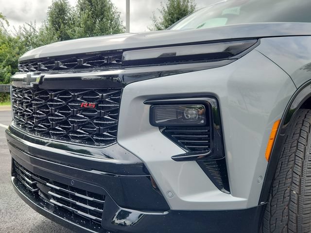 New 2027 Chevrolet Traverse RS w/ LPO, Floor Liner Package FWD image 10