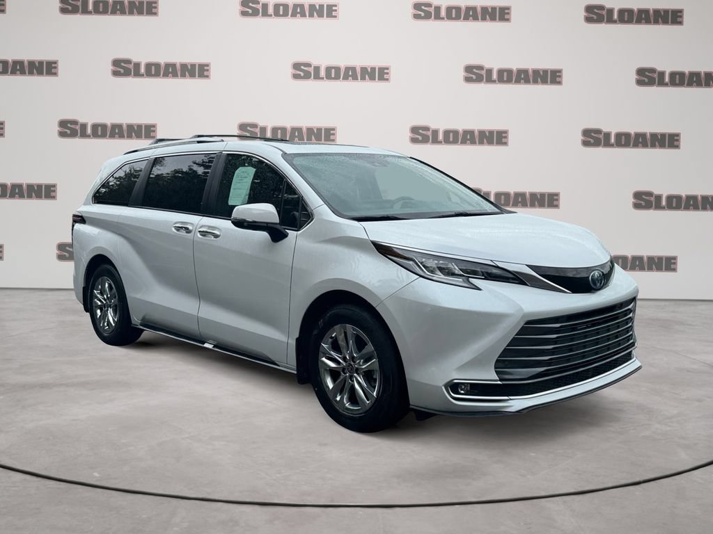 Used 2025 Toyota Sienna Limited AWD/4WD image 7