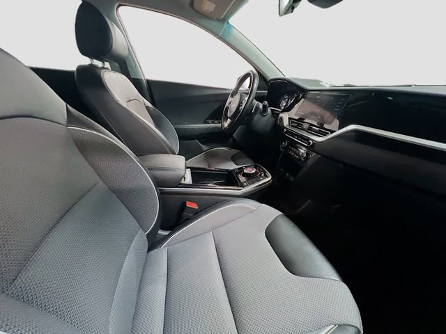 Used 2022 Kia Niro EX image 29