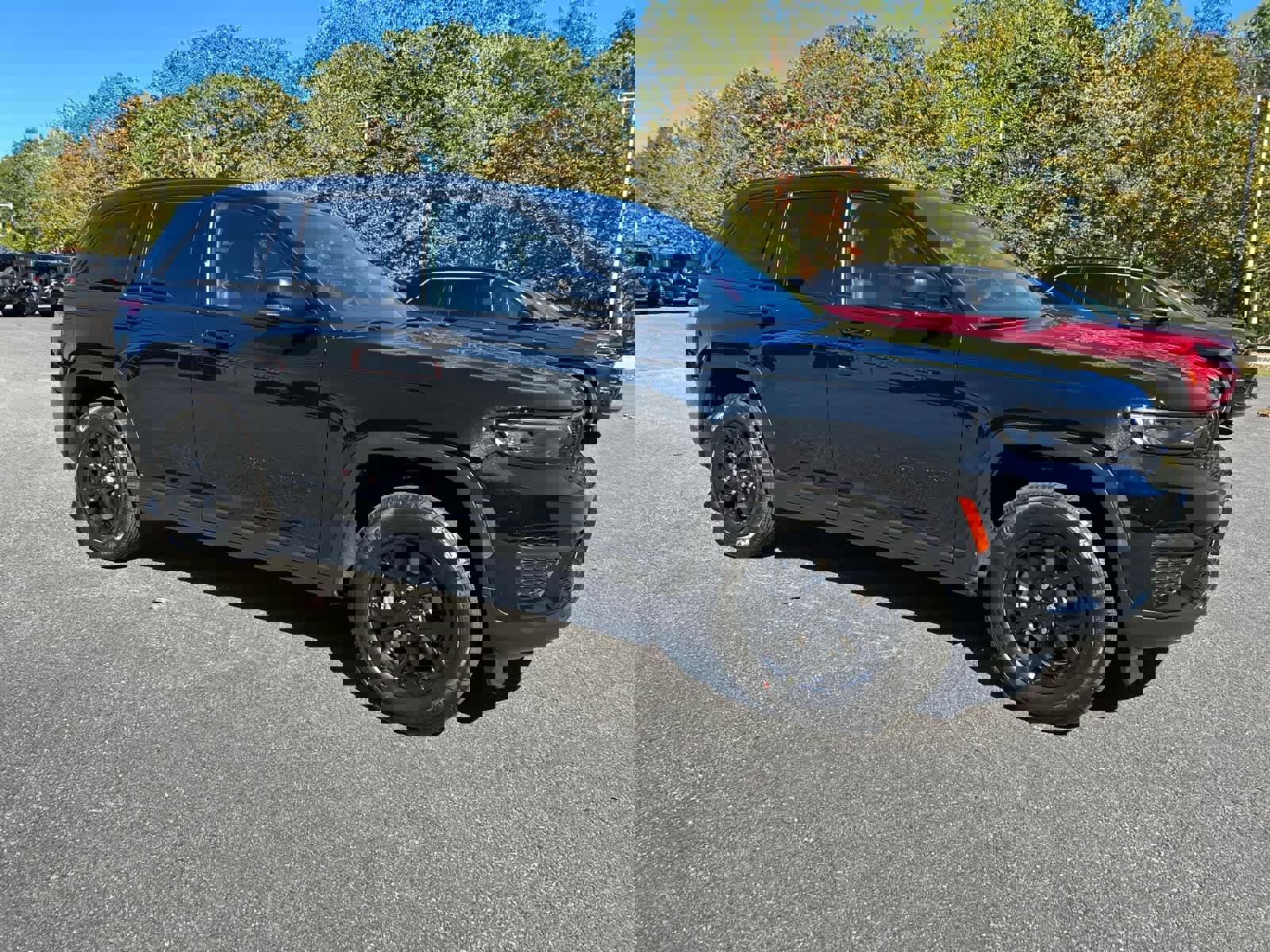 New 2025 Jeep Grand Cherokee Laredo image 3