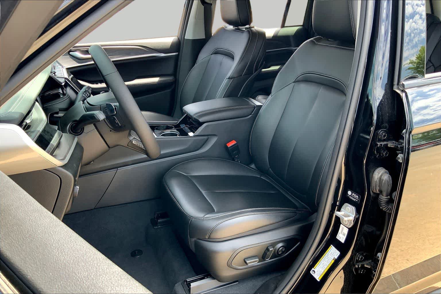New 2023 Jeep Grand Cherokee 4WD 4xe image 9