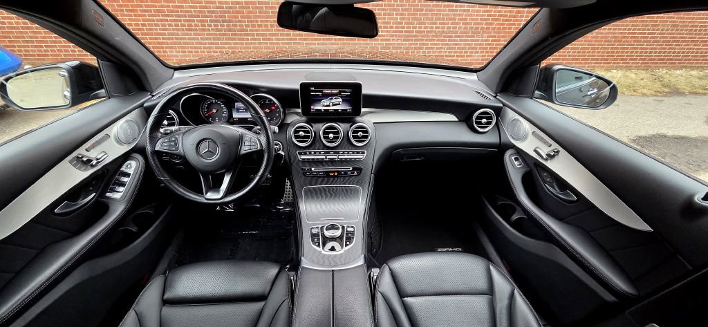 Used 2019 Mercedes-Benz GLC 300 4MATIC w/ AMG Line image 13