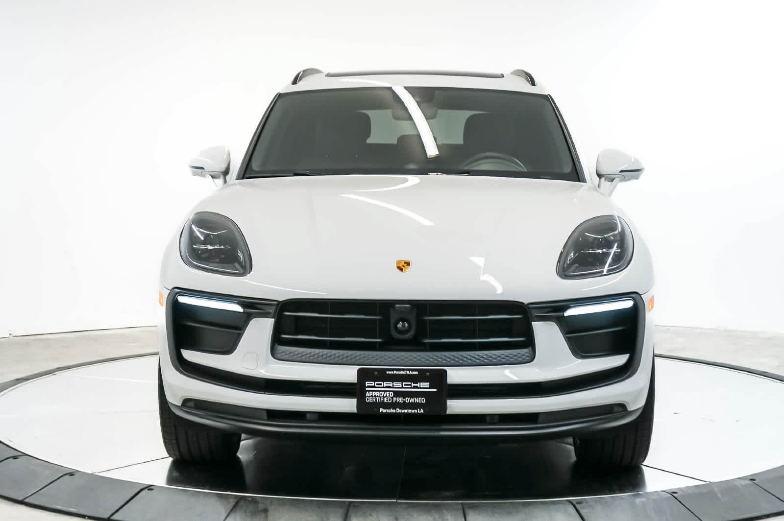 Certified 2026 Porsche Macan AWD/4WD image 6