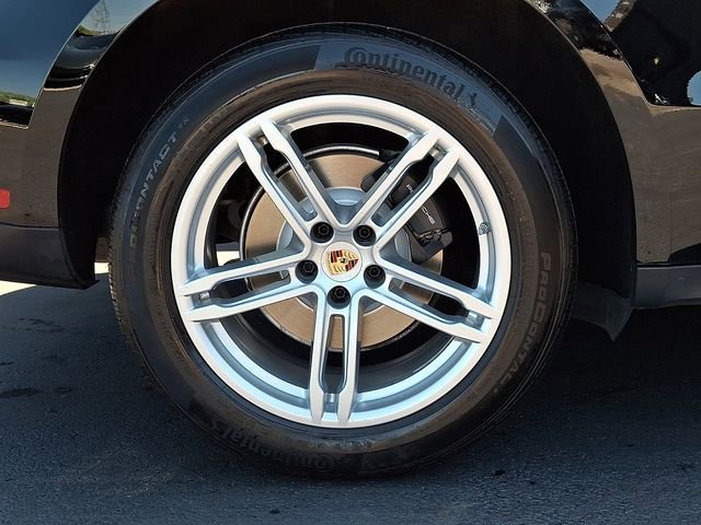 Certified 2023 Porsche Macan Turbo AWD/4WD image 13