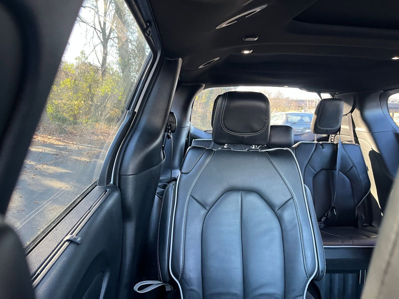 Used 2025 Chrysler Pacifica Limited image 42