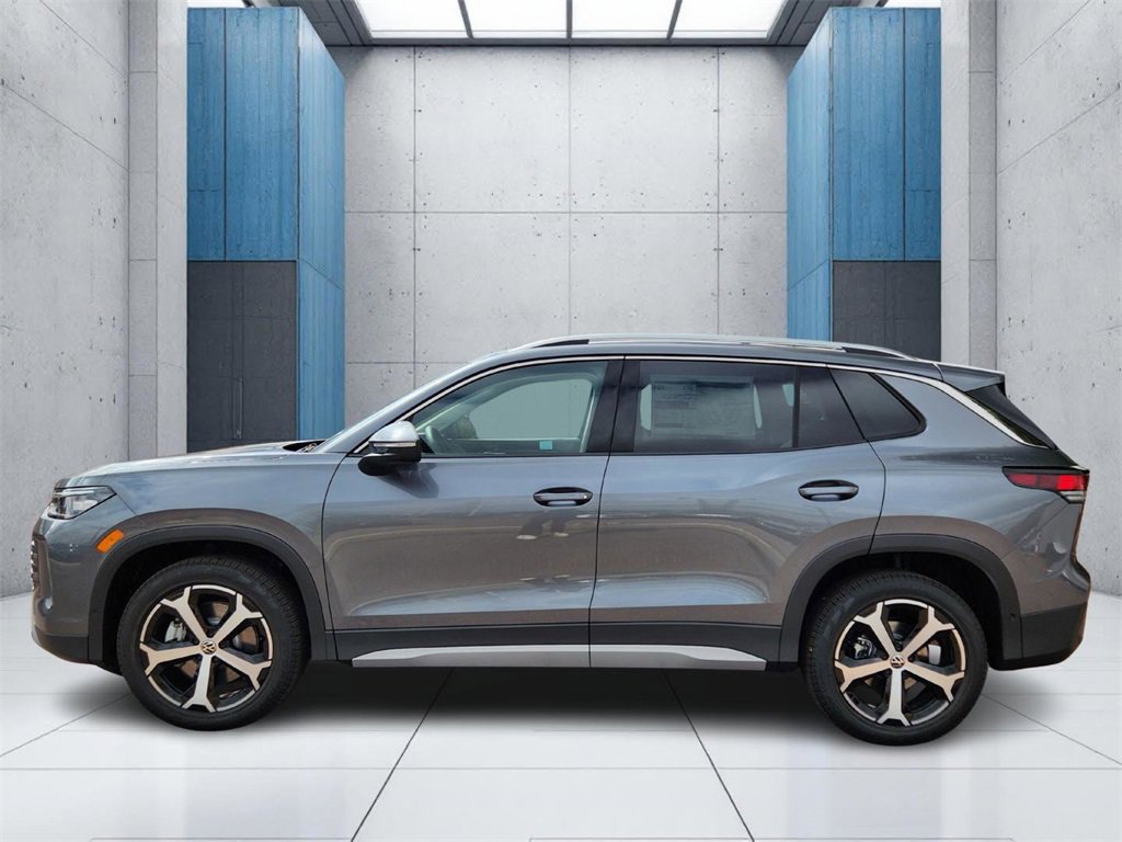 New 2025 Volkswagen Tiguan SE image 26