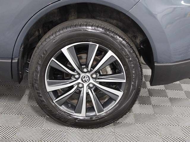 Used 2024 Toyota Venza LE AWD/4WD image 16