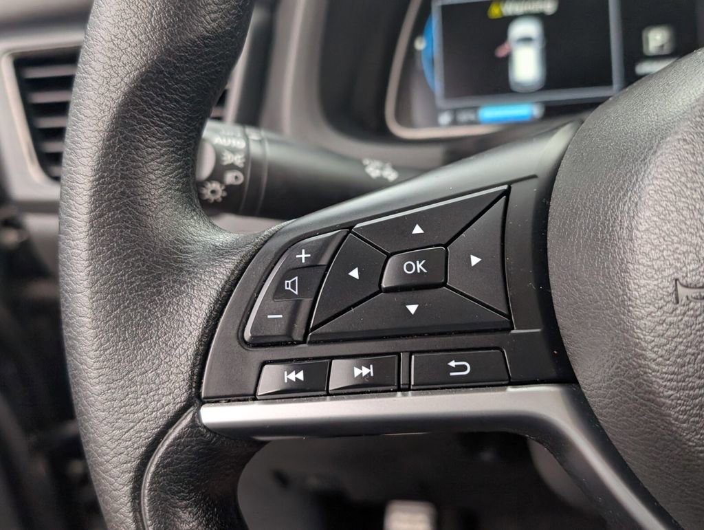 Used 2024 Nissan Leaf S image 27