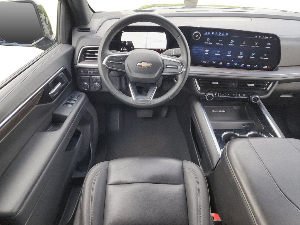 Used 2025 Chevrolet Suburban LT RWD image 20