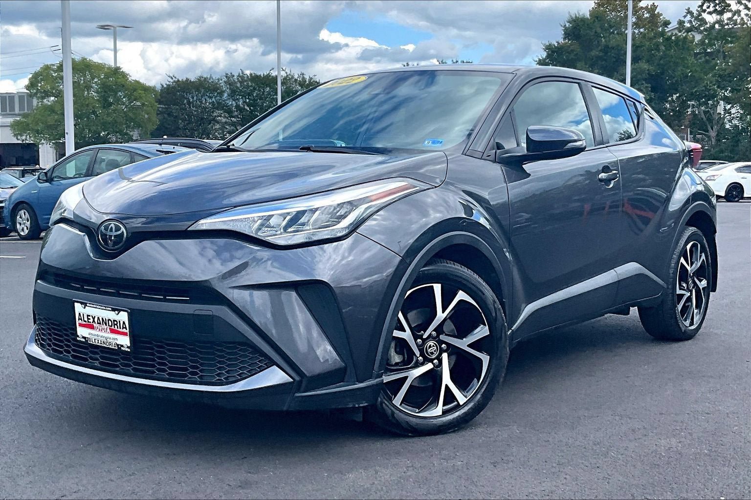 Used 2022 Toyota C-HR XLE FWD image 1