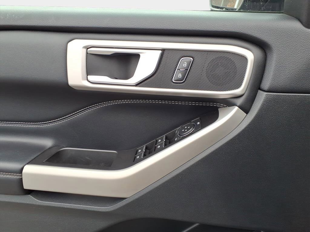 Used 2022 Ford Explorer XLT image 18