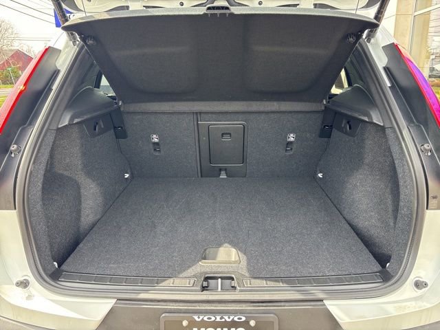 Used 2025 Volvo XC40 B5 Core image 12