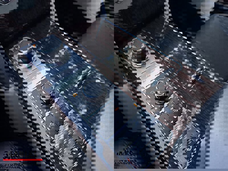 Used 2014 Land Rover Range Rover HSE image 17