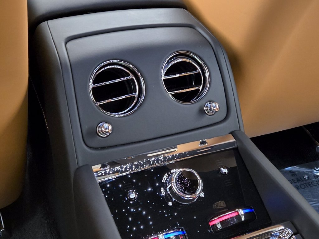 Used 2024 Rolls-Royce Spectre w/ Spectre Launch Package AWD/4WD image 17
