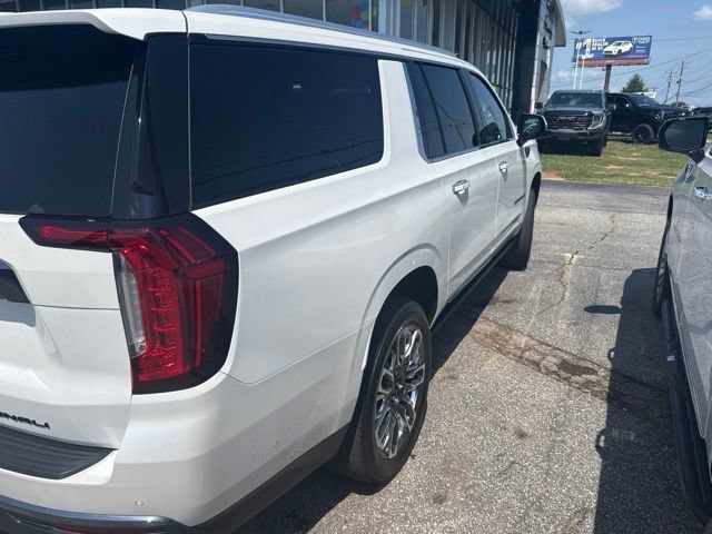 Used 2024 GMC Yukon XL Denali Ultimate AWD/4WD image 4