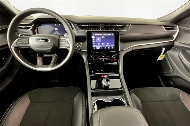 New 2025 Jeep Grand Cherokee Altitude image 6