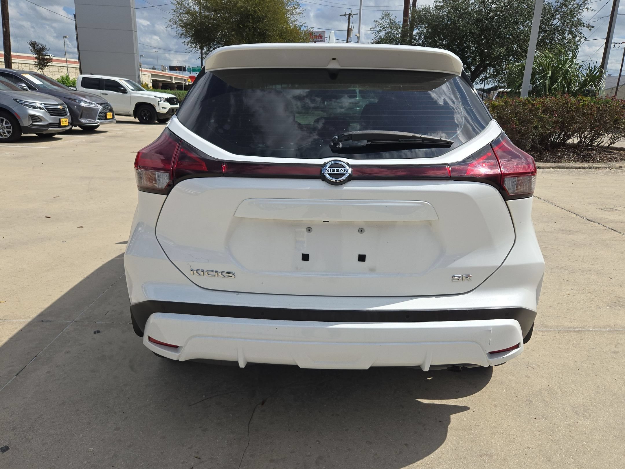 Used 2021 Nissan Kicks SR FWD image 4
