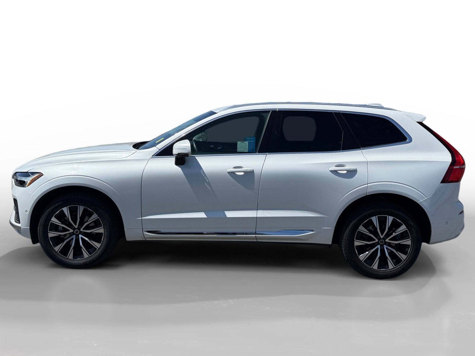 Used 2023 Volvo XC60 B5 Plus w/ Protection Package image 2