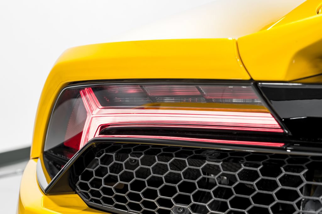 Used 2022 Lamborghini Huracan EVO RWD image 60