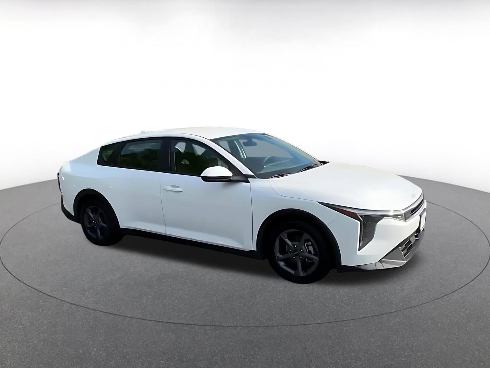 Used 2025 Kia K4 FWD image 2