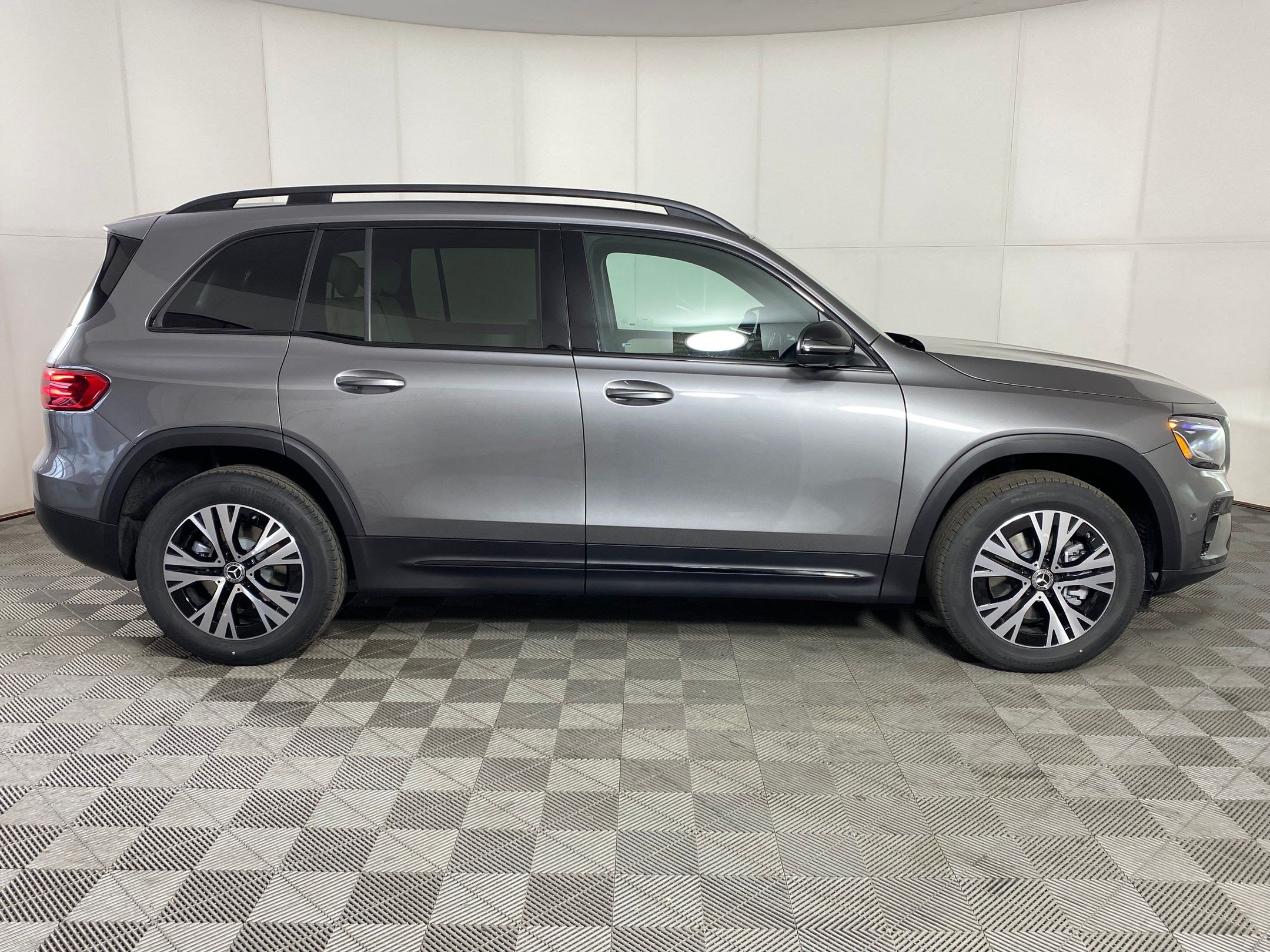 Used 2026 Mercedes-Benz GLB 250 4MATIC image 8
