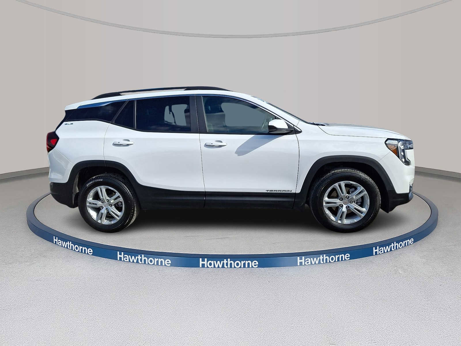 Used 2024 GMC Terrain SLE w/ Driver Convenience Package image 7