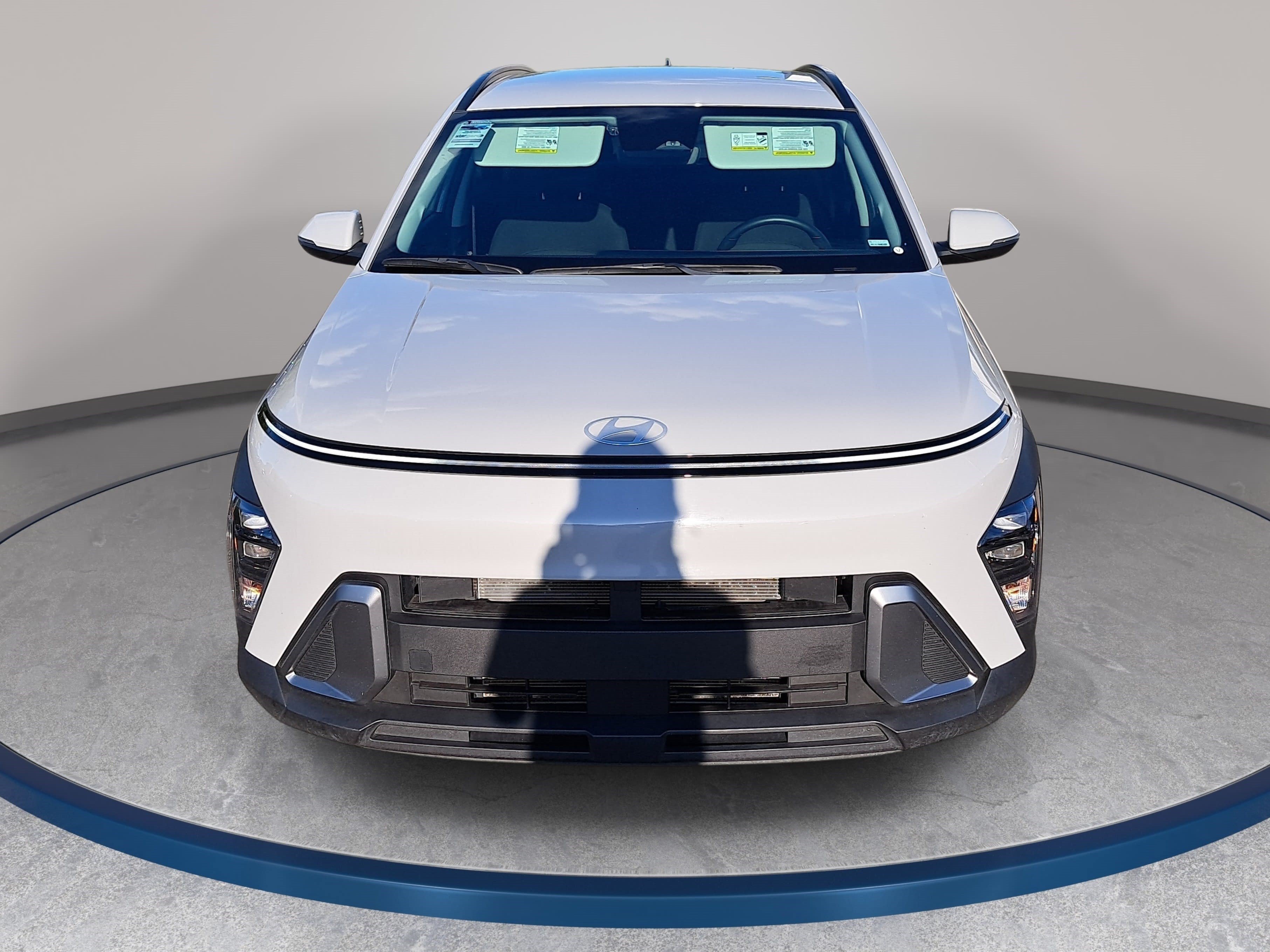 Used 2025 Hyundai Kona SEL FWD image 2