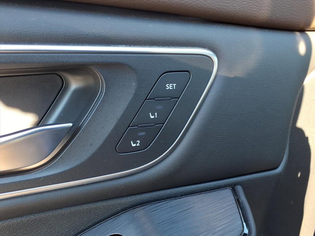 Used 2023 Nissan Rogue Platinum image 9