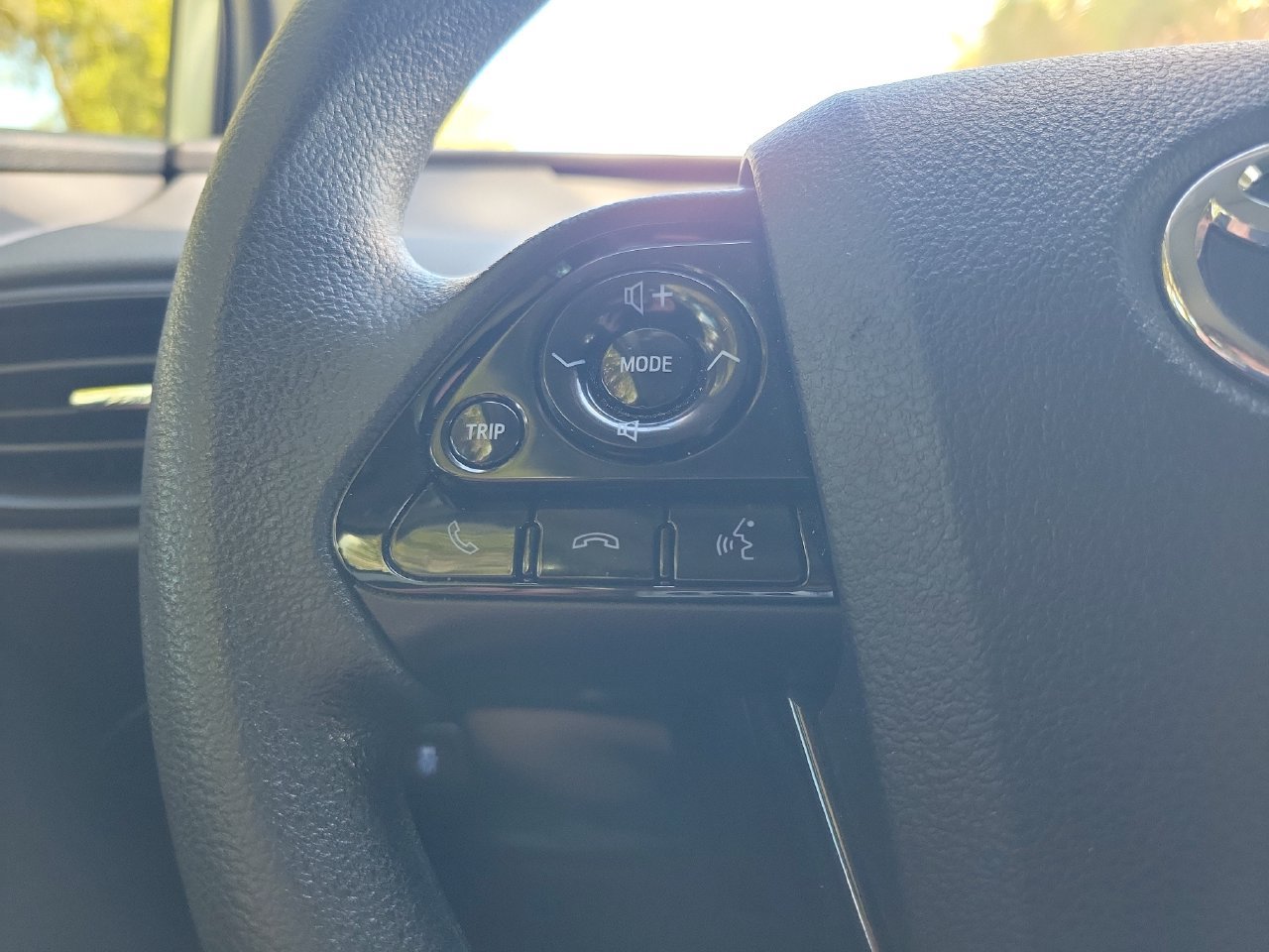 Used 2021 Toyota Prius LE FWD image 18
