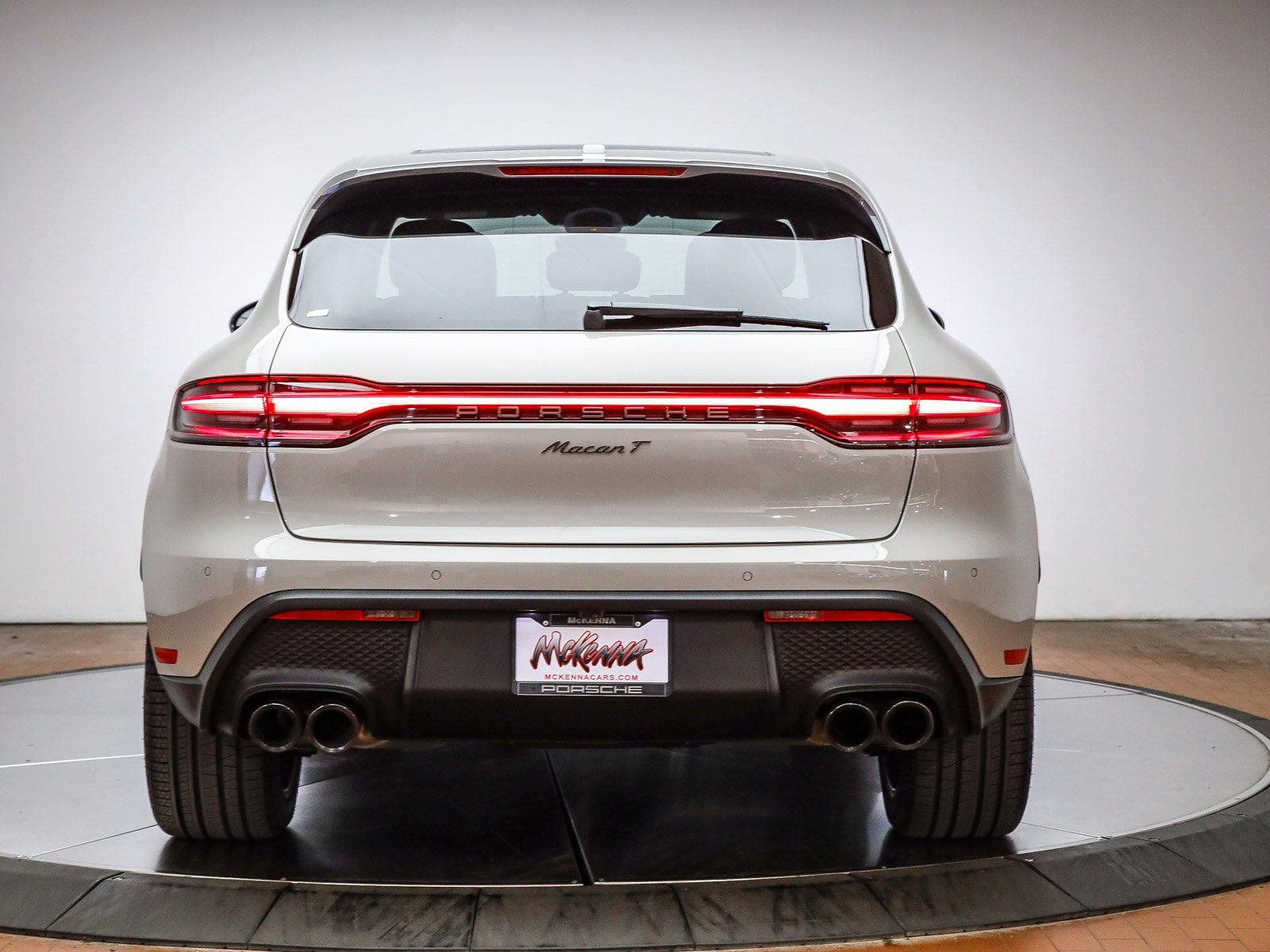 Certified 2025 Porsche Macan Turbo image 7