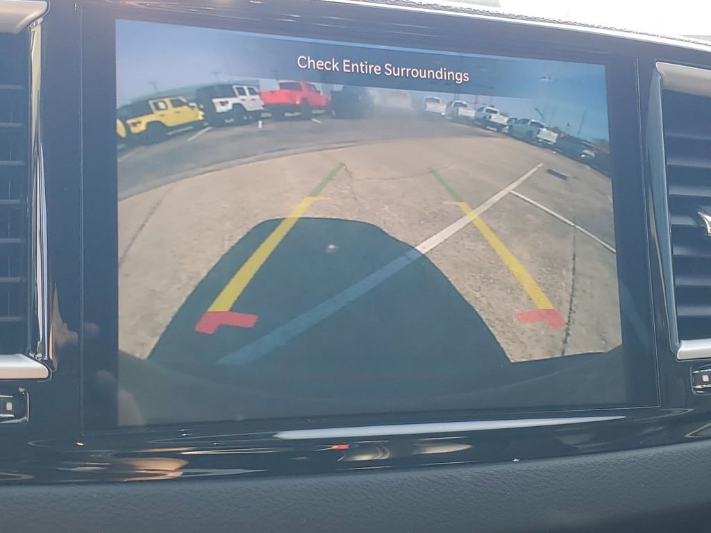 Used 2022 Chrysler Pacifica Touring-L image 17