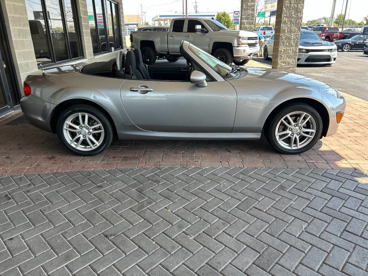 Used 2010 MAZDA MX-5 Miata Sport w/ Convenience Pkg image 16
