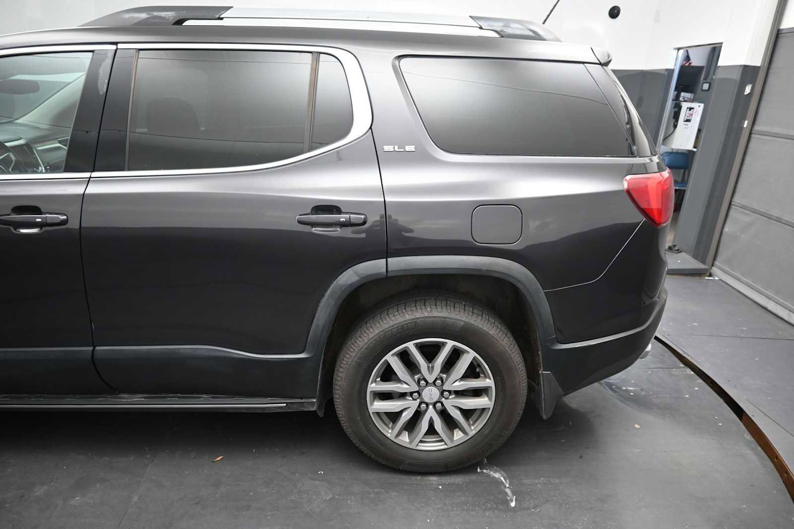 Used 2017 GMC Acadia SLE AWD/4WD image 14