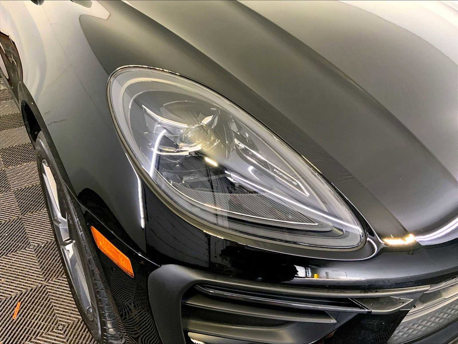 Certified 2023 Porsche Macan image 12