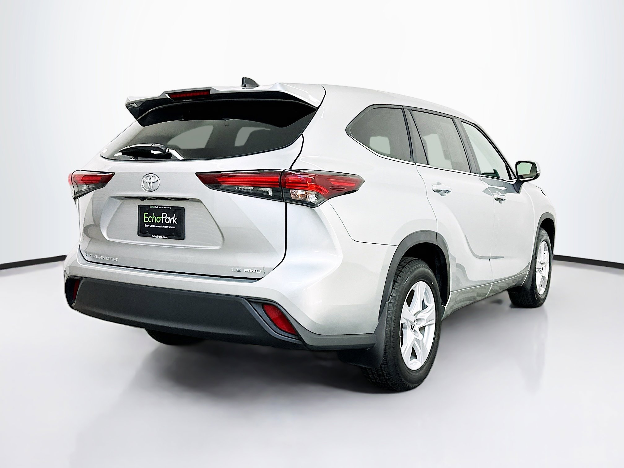 Used 2024 Toyota Highlander LE image 9