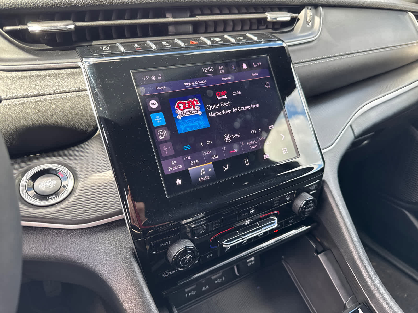 Used 2025 Jeep Grand Cherokee Altitude AWD/4WD image 23