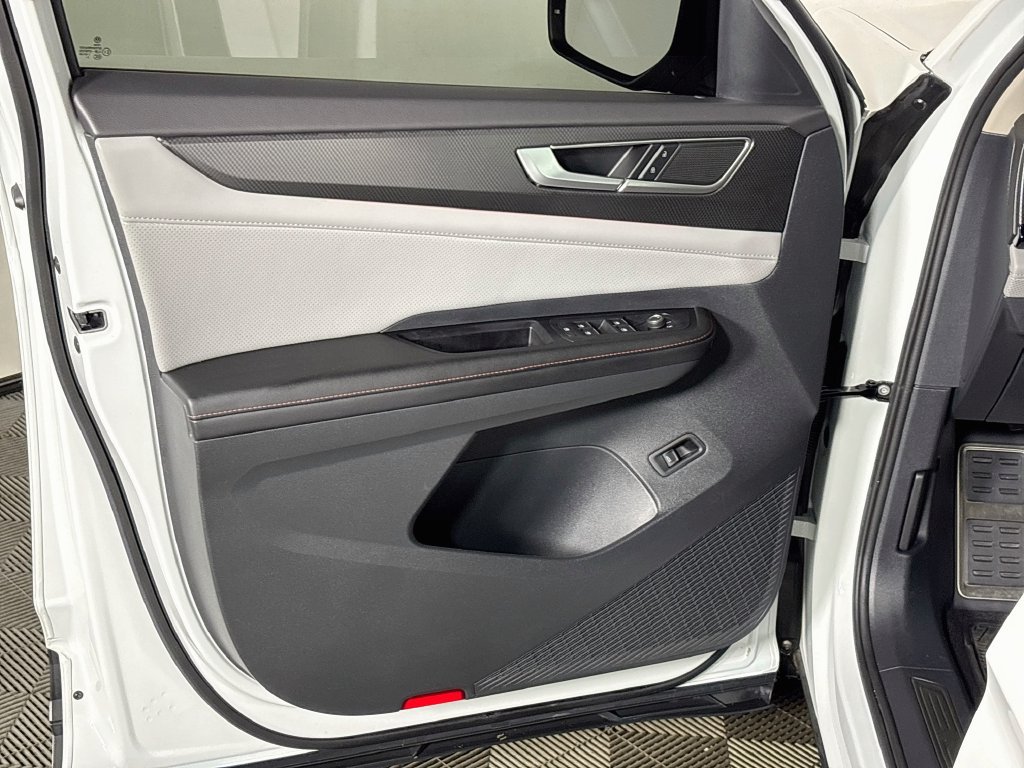 Certified 2024 Volkswagen Atlas Peak Edition SE AWD/4WD image 11
