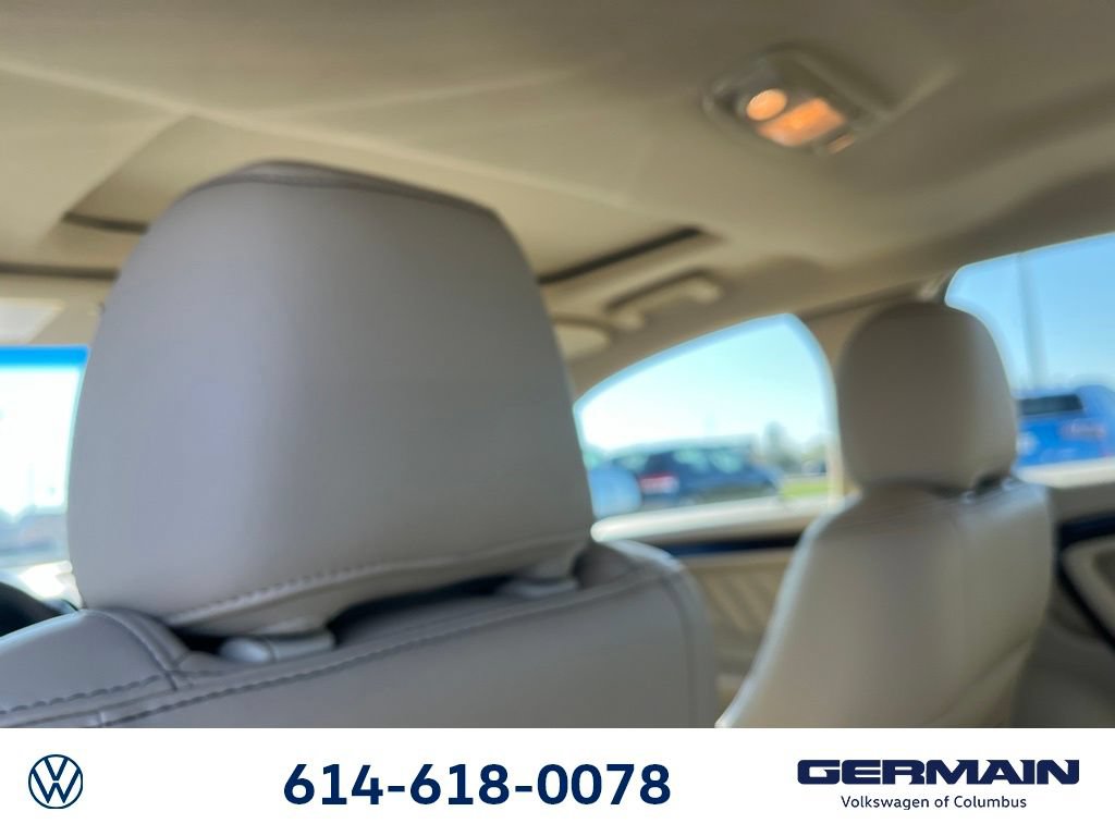 Used 2018 Ford Taurus Limited FWD image 25