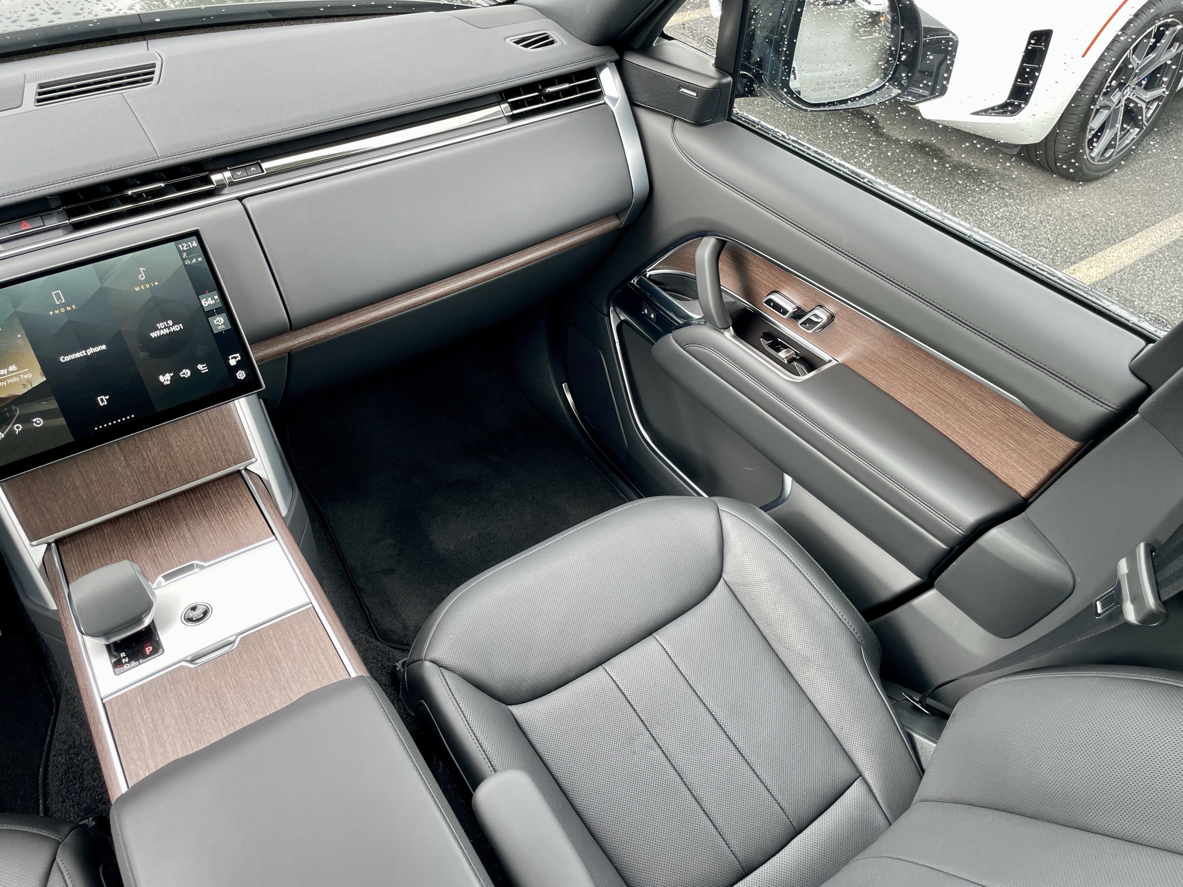 Used 2025 Land Rover Range Rover SE AWD/4WD image 18