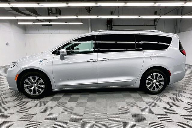 Used 2022 Chrysler Pacifica Pinnacle FWD image 14