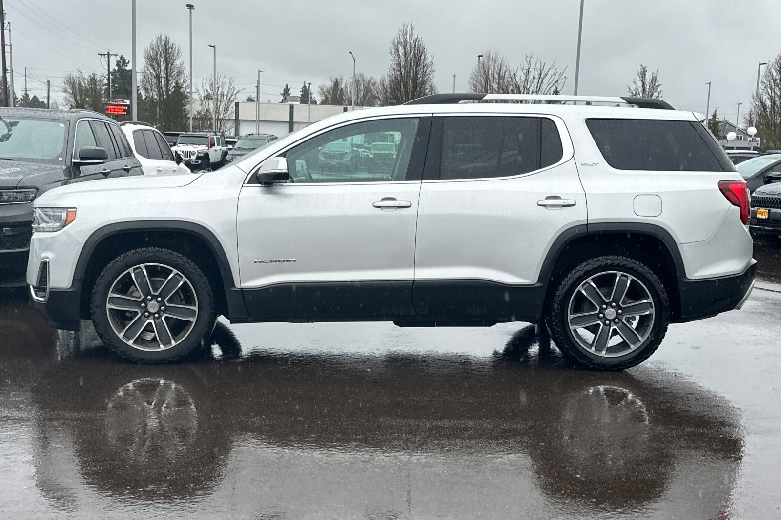 Used 2020 GMC Acadia SLT w/ Driver Alert Package II image 7