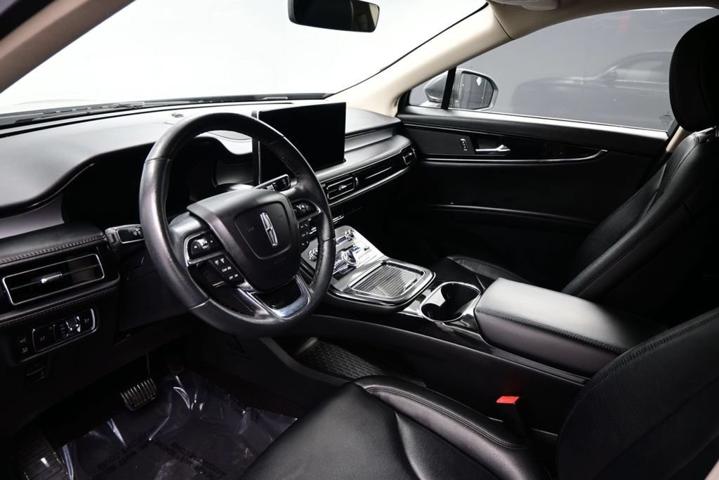 Used 2023 Lincoln Nautilus FWD w/ Premium Package image 8