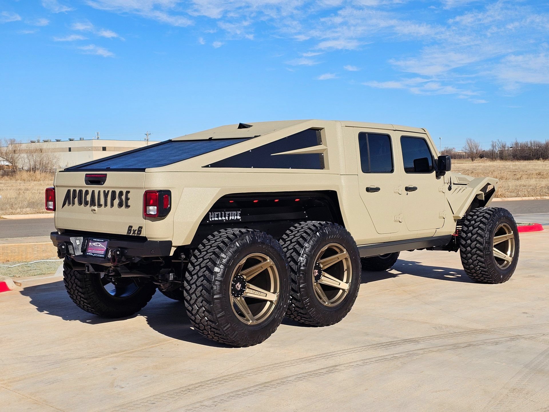 Used 2023 Jeep Gladiator Sport AWD/4WD image 7