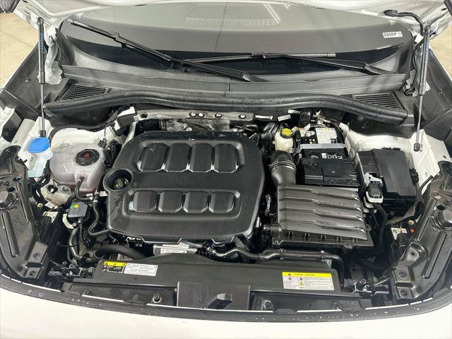 Used 2025 Volkswagen Tiguan SE AWD/4WD image 25