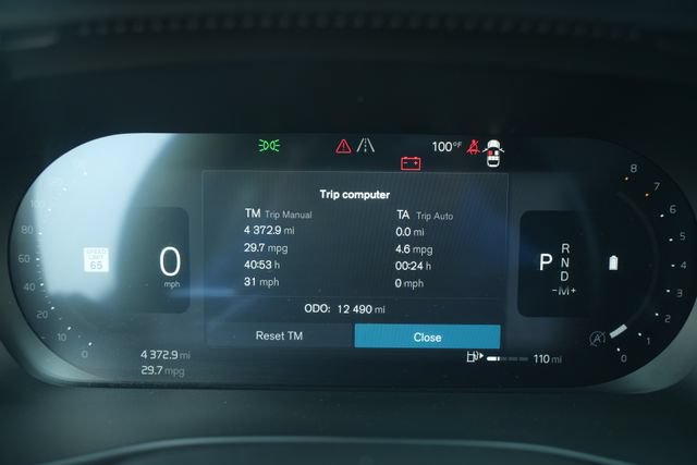 Used 2025 Volvo XC40 B5 Plus AWD/4WD image 32