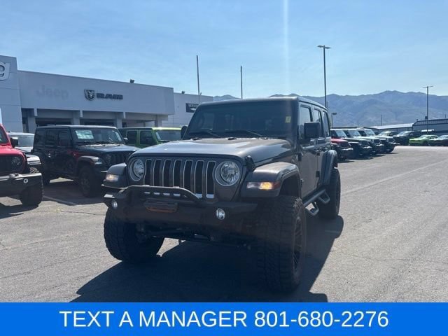 Used 2018 Jeep Wrangler Unlimited Sahara w/ Cold Weather Group AWD/4WD image 2