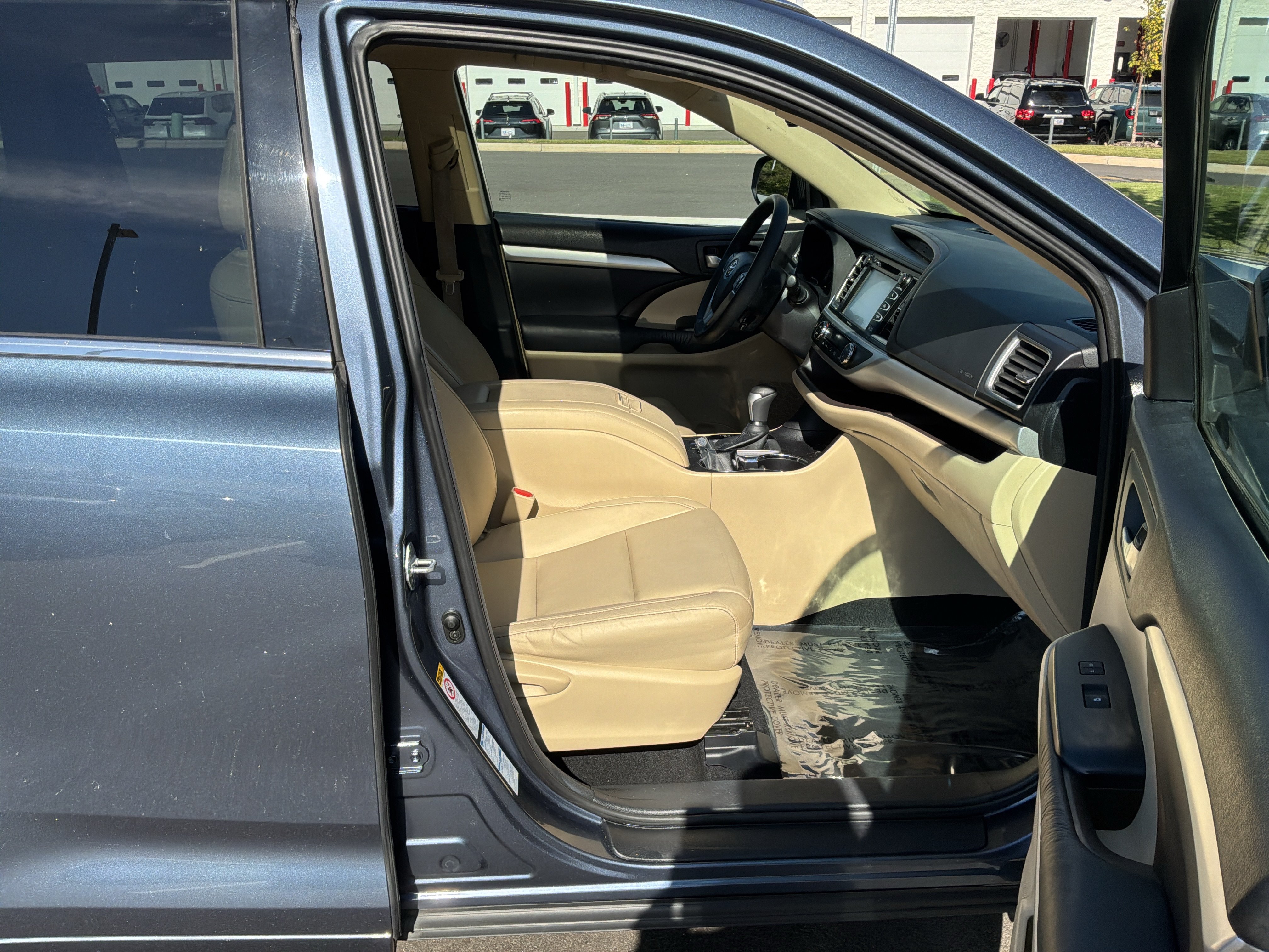 Used 2015 Toyota Highlander XLE AWD/4WD image 34