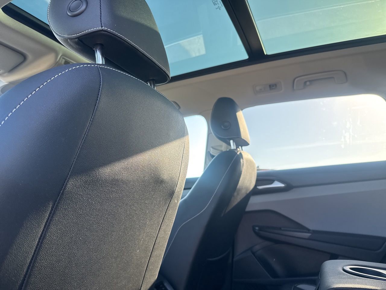 Used 2022 Volkswagen Taos SEL image 29